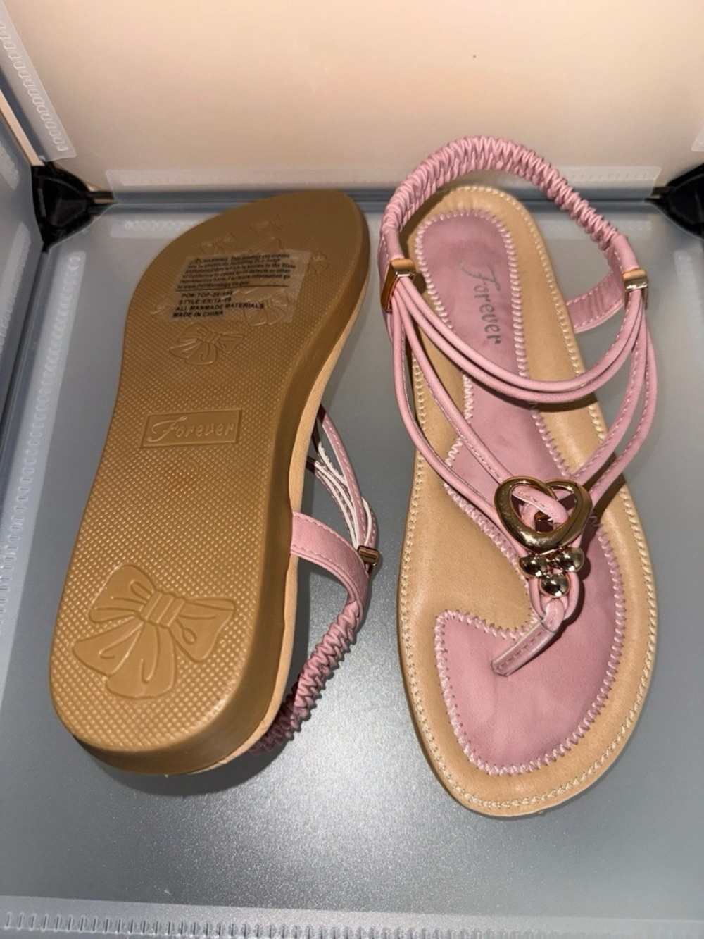 Women's Heart Shaped Pendant Blush Sandals Size 5 New - Picture 7 of 7